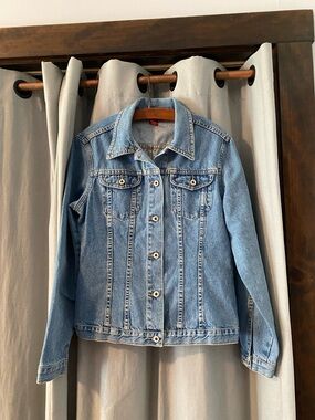Fabulous Vintage Sundance Jean Jacket - Women’s Size Medium